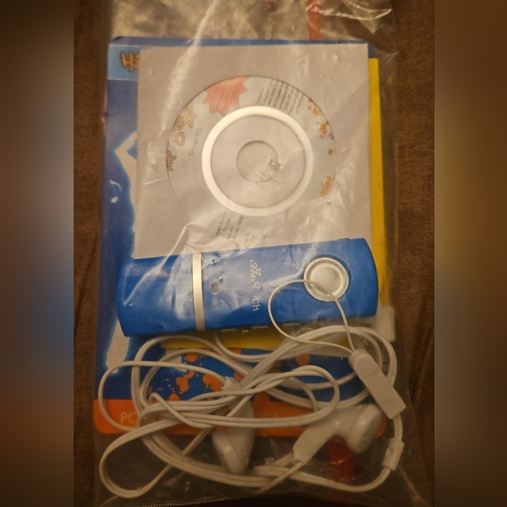 Hip Street Digital MP3 Player-512mb-takes 1 AAA battery-earphones included